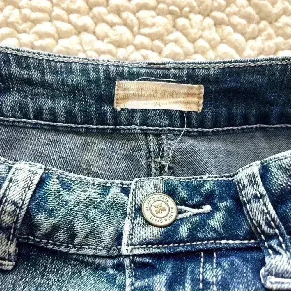 Altar’d State Bleached Faded Distressed Frayed‎ Denim Cheeky Shorts Size 24
